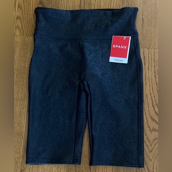 NWT SPANX Faux Leather Bike Shorts Black Metallic Snake Print Size XS - Picture 2 of 13